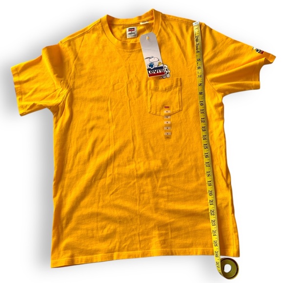 NWT Peanuts x Levi’s soccer theme tee size smalll - Picture 7 of 11